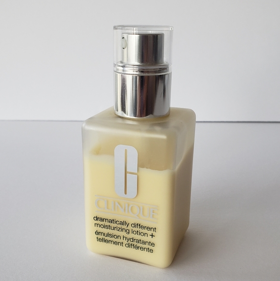 Dramatically Different Moisturizing Lotion With Pump - Picture 2 of 7